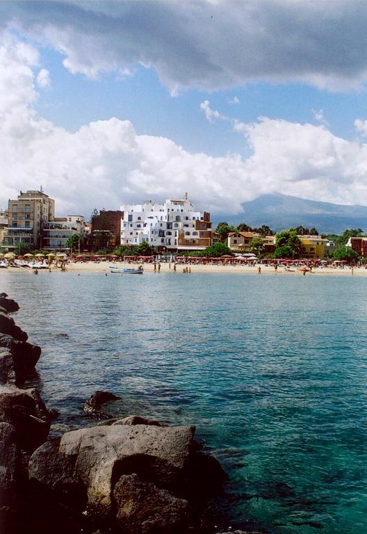 Sporting Baia Hotel Giardini Naxos Exterior foto
