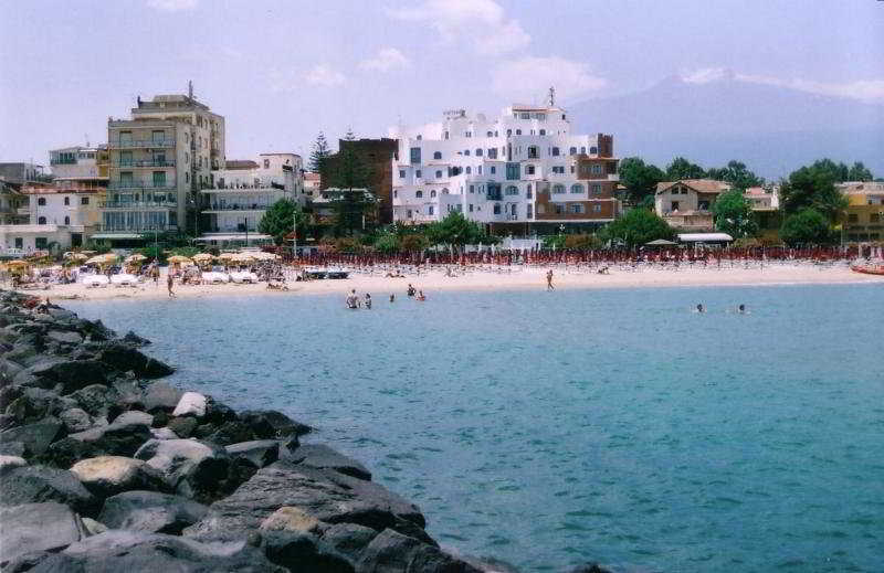 Sporting Baia Hotel Giardini Naxos Exterior foto