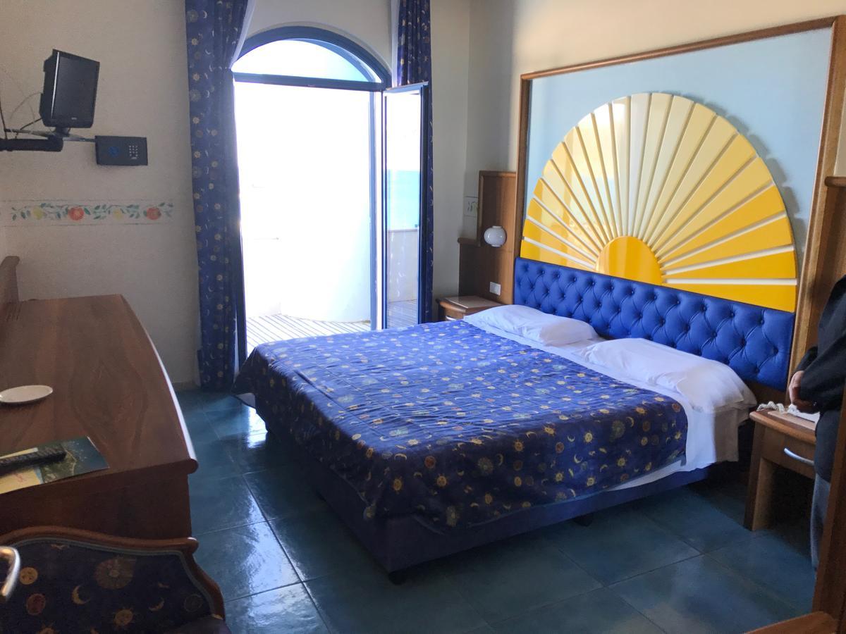 Sporting Baia Hotel Giardini Naxos Exterior foto