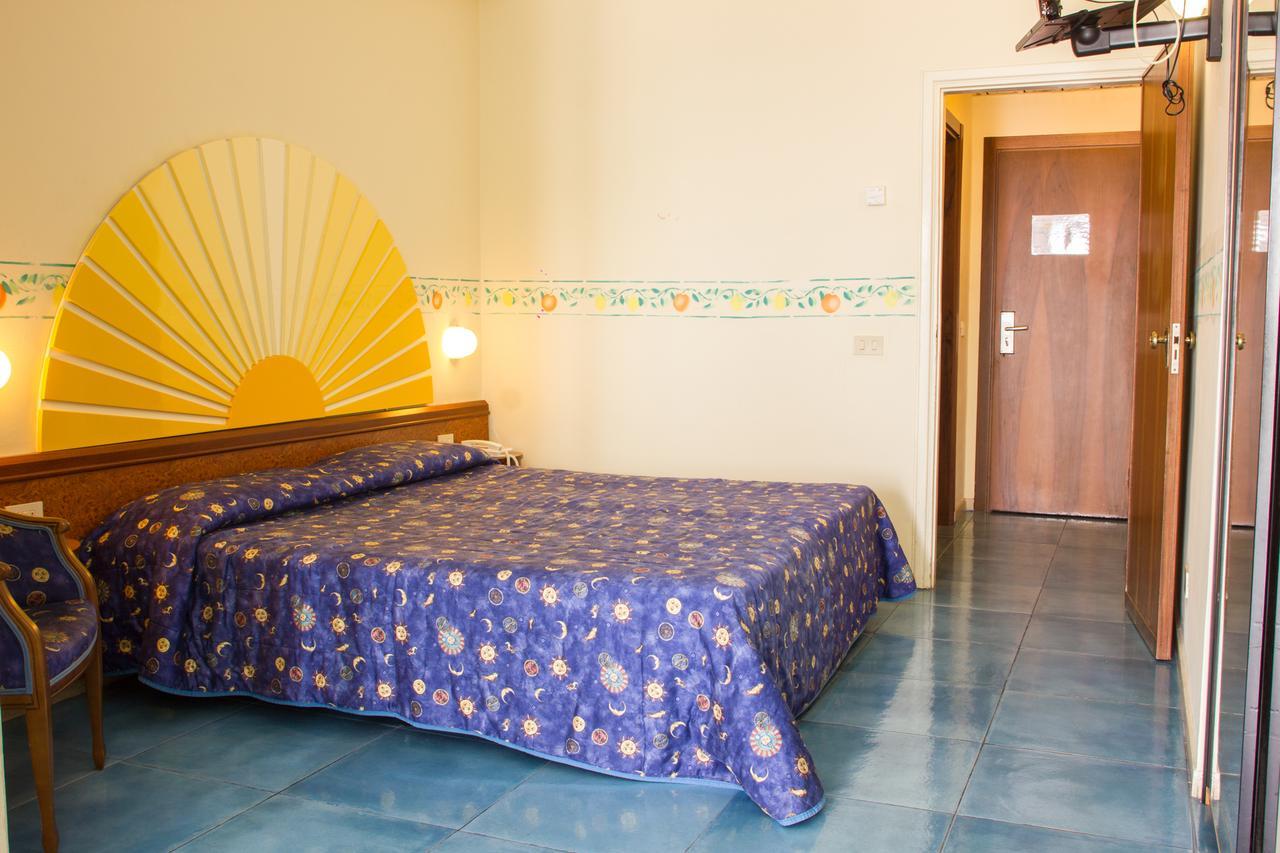 Sporting Baia Hotel Giardini Naxos Exterior foto