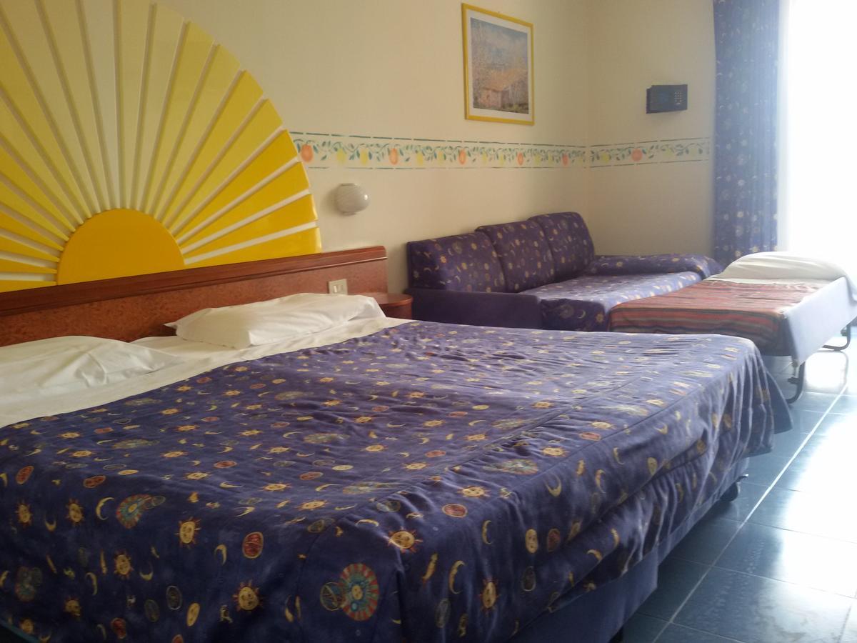 Sporting Baia Hotel Giardini Naxos Exterior foto