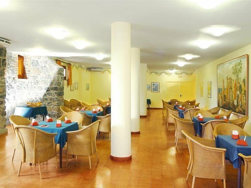 Sporting Baia Hotel Giardini Naxos Exterior foto